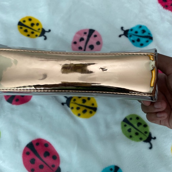 Women’s Accessories - Picture 16 of 16